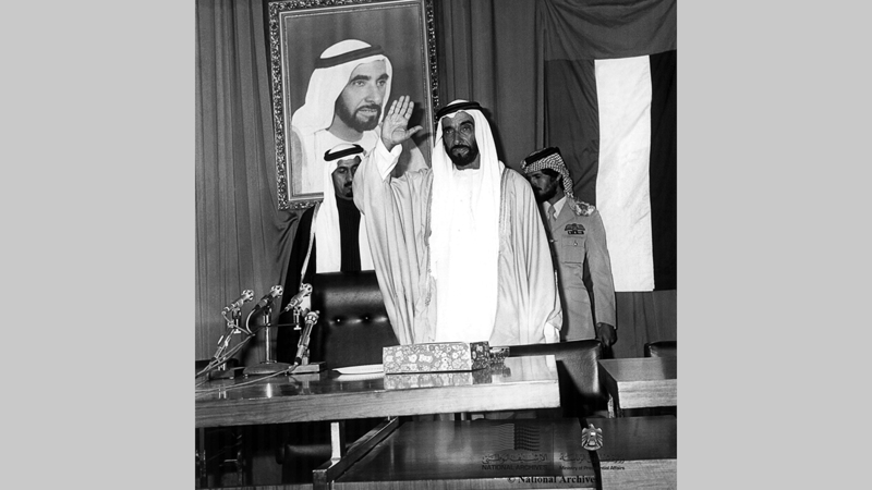 الشيخ زايد يفتتح الجلسة الأولى لمجلس الوطني الاتحادي ـ 13 فبراير 1972. (الأرشيف الوطني)