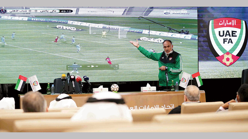 المدير الفني للجنة الحكام خالد الدوخي يوضح الحالات التحكيمية في مباراة شباب الأهلي وبني ياس.    من المصدر