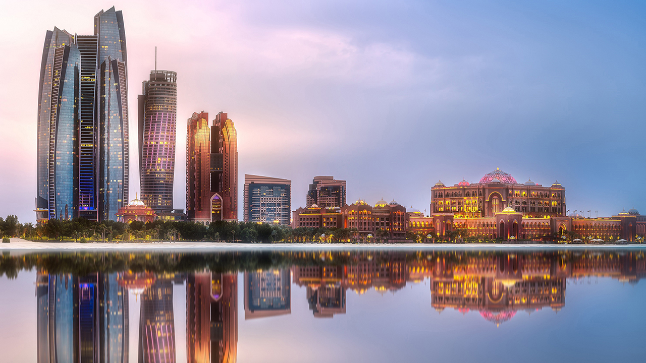 نائب رئيس الدولة يؤكّد أن دولة الإمارات مستمرّة في بناء الجسور مع كل الشعوب.  وام