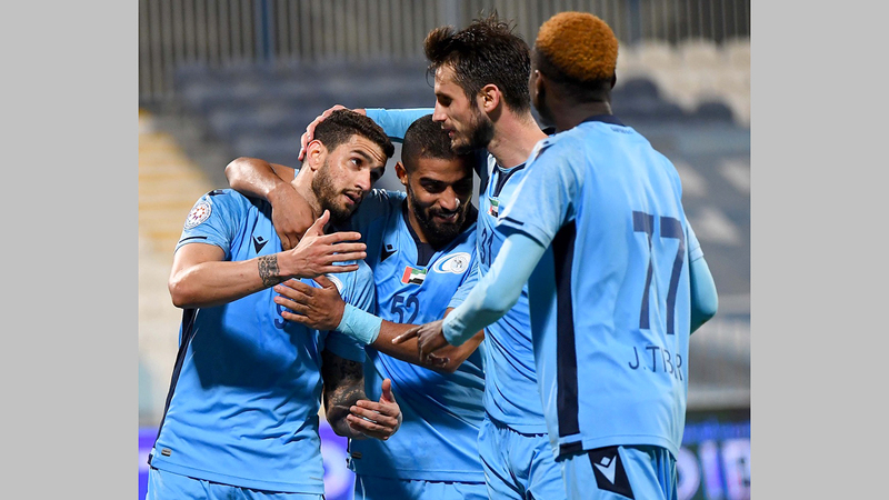 فرحة عارمة من بني ياس بعد الفوز الثمين على عجمان.		  تصوير: إريك أرازاس