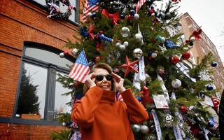 الصورة: رئيسة مجلس النواب الأميركي عارضة أزياء من حيث لا تدري