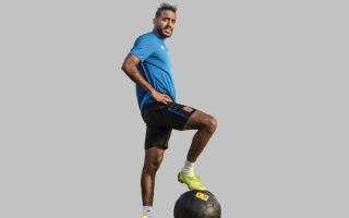 الصورة: &laquo;صور زفاف&raquo; تتسبّب في إيقاف وتغريم لاعب الأهلي كهربا