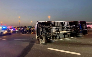 الصورة: &laquo;نعاس السائق&raquo; يتسبّب في تدهور حافلة وإصابة 10 أشخاص