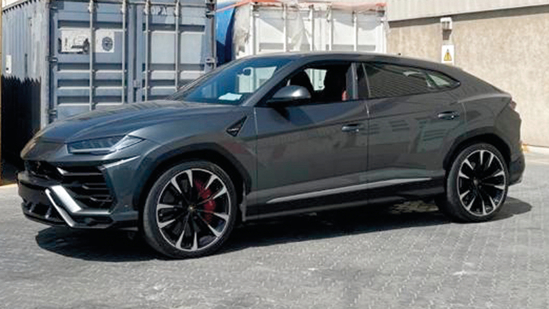 شرطة دبي أحبطت سرقة سيارات فارهة.  من المصدر