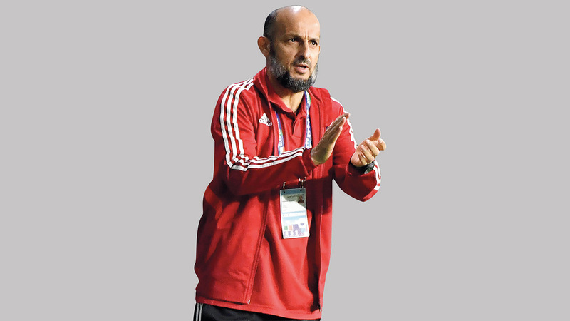 مدرب الشارقة عبدالعزيز العنبري.	  تصوير: أسامة أبوغانم