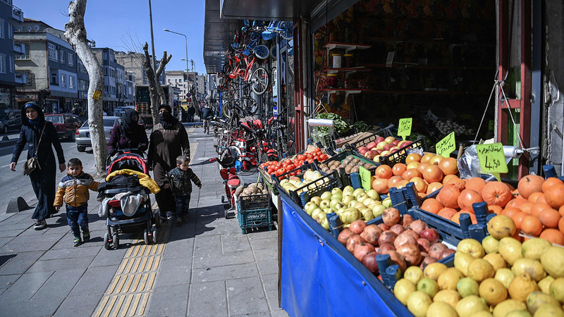 جادة إينونو أحد الشوارع التجارية الرئيسة في مدينة غازي عنتاب.  أ.ف.ب