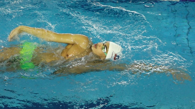 صورة بالفيديو.. المطروشي مشروع بطل سباحة يطارد حلم «أولمبياد 2024» في باريس – رياضة – محلية