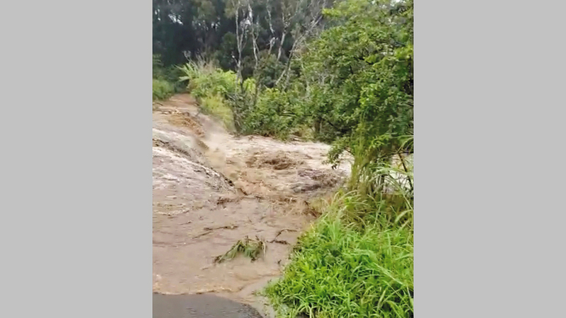 يُتوقع أن تستمر الأحوال الجوية السيئة حتى غد.	   رويترز