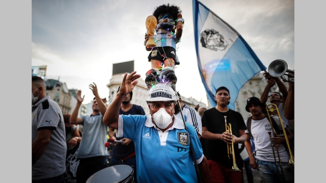 صورة الأرجنتينيون يتظاهرون: «العدالة لدييغو.. لم يمت.. لقد قتلوه» – رياضة – عربية ودولية