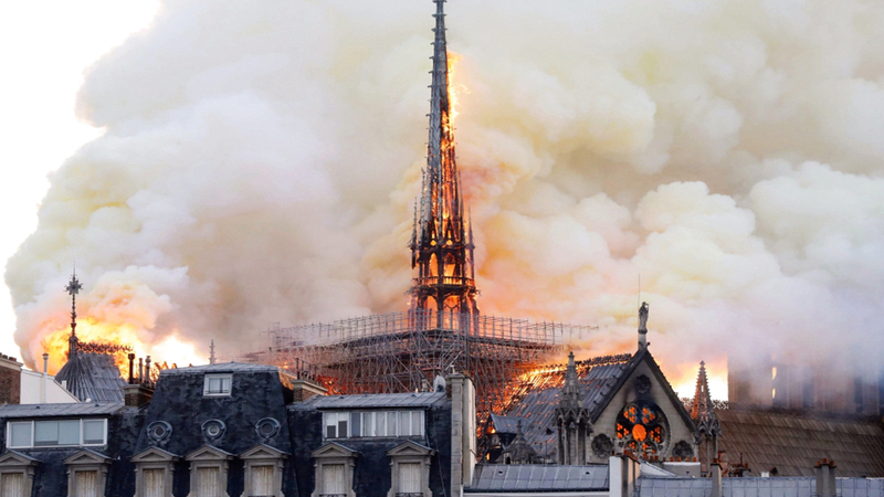 كاتدرائية نوتردام في باريس تعرّضت لحريق مدمر في عام 2019.  أرشيفية