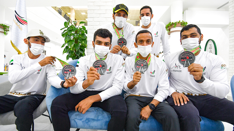 الأبطال المتوّجون بالمراكز الأولى في بطولة الرجل الحديدي.  تصوير: مصطفى قاسمي