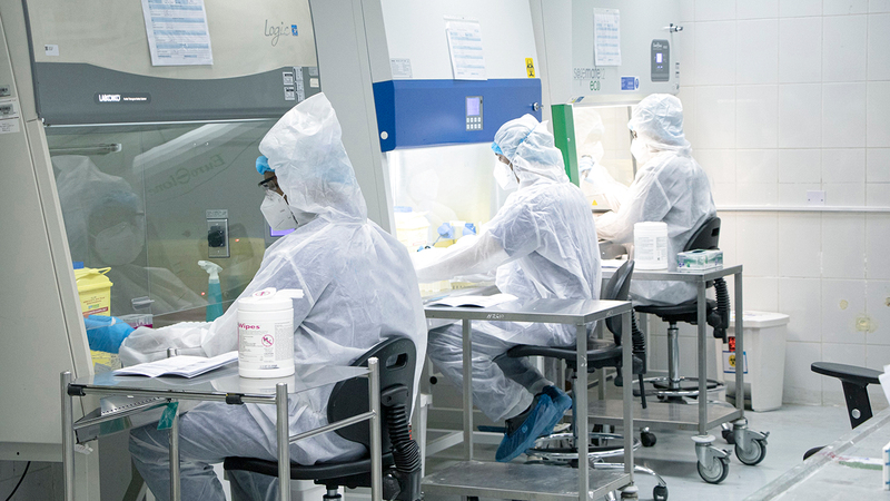 بعد الحصول على لقاح «كوفيد-19» يجب الالتزام بالإجراءات الوقائية.  أرشيفية