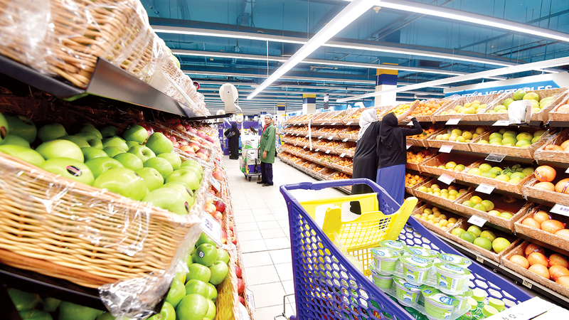 التخفيضات تشمل سلعاً غذائية، بجانب أواني الطهي والإلكترونيات والأجهزة المنزلية.   تصوير: باتريك كاستيلو