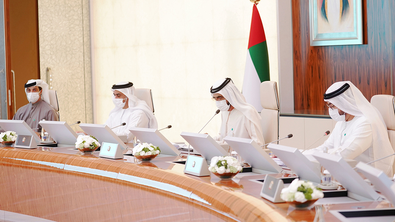 محمد بن راشد خلال ترؤسه اجتماع مجلس الوزراء.   وام