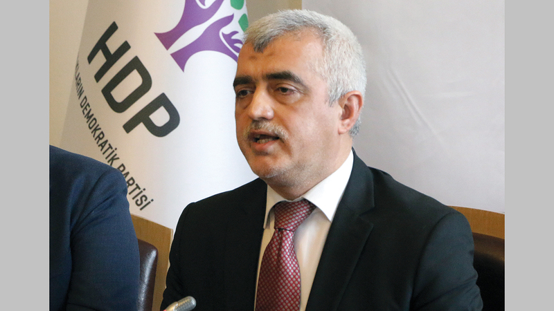 البرلمان التركي ألغى عضوية عمر فاروق جرجيرليوغلو أحد أبرز نواب حزب الشعوب الديمقراطي.   أ.ب