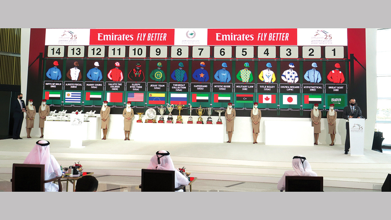 من مراسم قرعة الشوط التاسع والرئيس في أمسية اليوبيل الفضي لـ«كأس دبي العالمي».  تصوير: أسامة أبوغانم