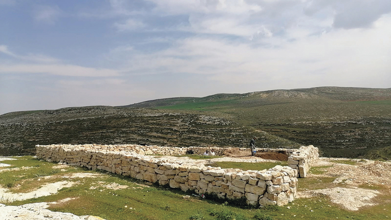 الاحتلال يحظر البناء لمصادرة أراضي السكان الشاسعة. الامارات اليوم