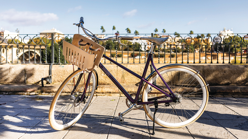 الدرّاجات الهوائية مصممة من كبسولات القهوة المصنوعة من الألمنيوم.   من المصدر