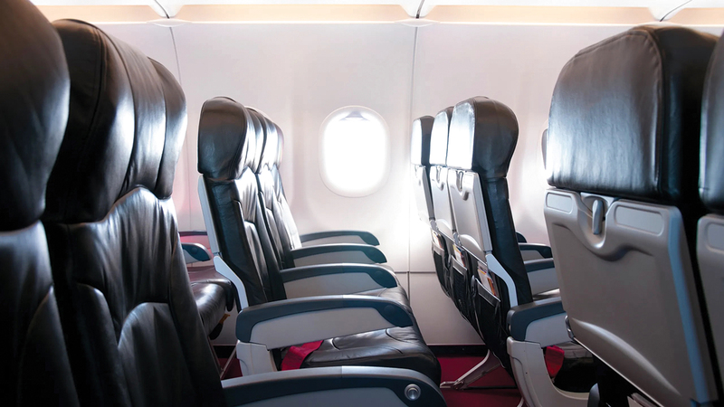 بعض شركات الطيران تطرح عروضاً بأسعار مخفضة تسري على مقعدين أو 3 مقاعد فقط.    غيتي