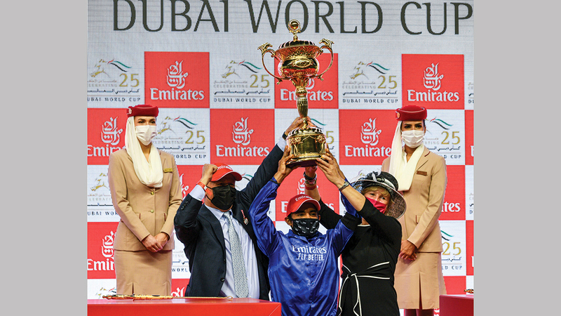 خلال تتويج الفارس لويس سايز بلقب كأس دبي العالمي. تصوير: أسامة أبوغانم وباتريك كاستيلو وأشوك فيرما