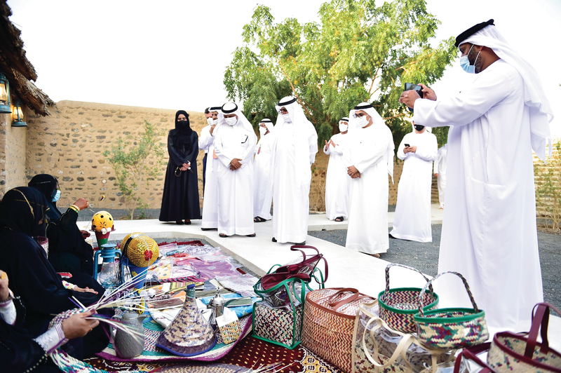 سعيد بن صقر القاسمي خلال انطلاقة أيام الشارقة التراثية.   من المصدر