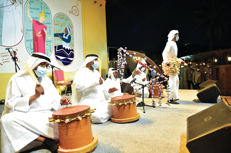 عروض شعبية شهدها افتتاح الحدث الذي يستمر حتى 3 أبريل المقبل.   من المصدر