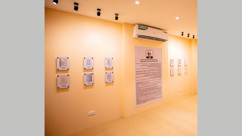 28 مخطوطة بعضها ينتمي إلى الأدب والفقه والطب والعلوم.  من المصدر