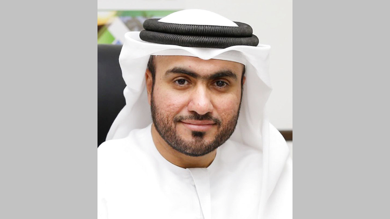 سلطان  الطاهر: &laquo;فرق التفتيش تحرص على التأكد من التزام العاملين بالنظافة الشخصية، وارتداء القفازات، وغطاء الرأس&raquo;.