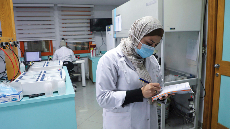 الطبيبة غصون بدران: تنظر معظم نساء الأسرى إلى الموضوع كأنه انتصار على الاحتلال.  أ.ف.ب