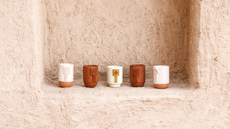 «متجر البيت للفنون» يعمل على تصميم منتجات فنية متعددة.  من المصدر