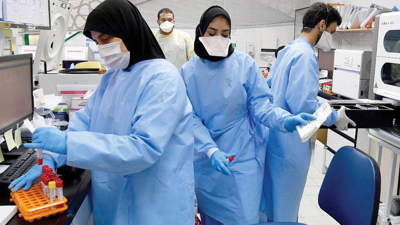 تلقي التطعيم أبرز طرق التعايش مع «كورونا». تصوير: إريك أرازاس