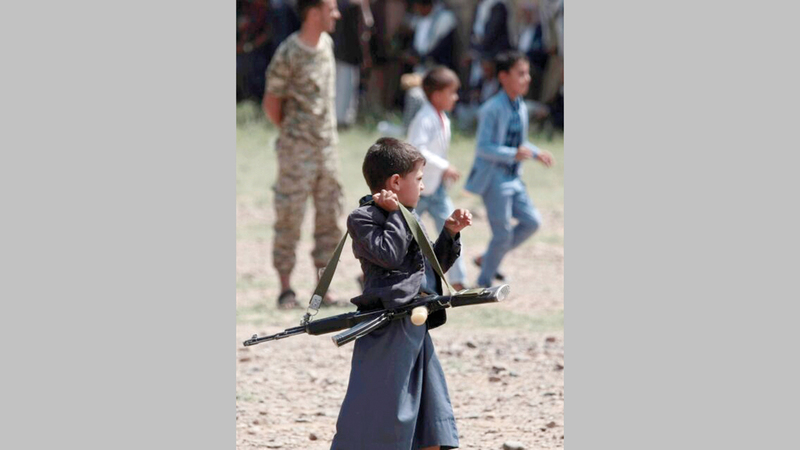 «هيومن رايتس ووتش» تتهم الحوثيين بتجنيد الأطفال. 		  أرشيفية