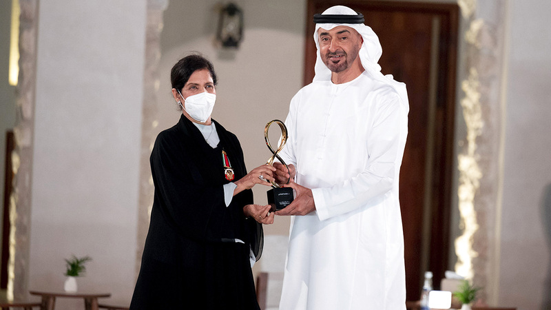 .. ويكرّم فاطمة الرفاعي.   وام