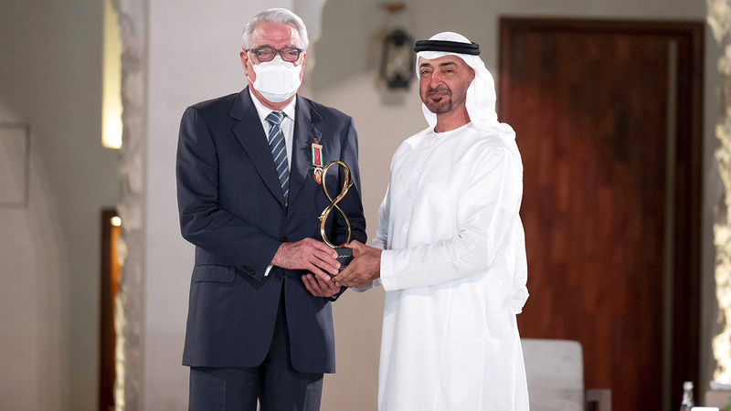 .. ويكرّم عصام الشماع.  وام