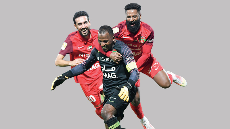 فرحة عارمة من نجوم شباب الأهلي بعد إعلان الفوز. À الإمارات اليوم