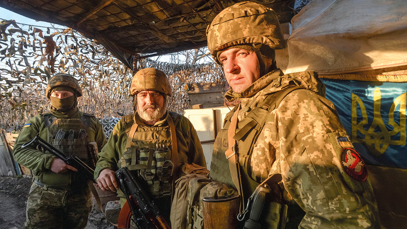 جنود أوكرانيون في مواقع القتال.   رويترز