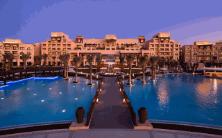 أبوظبي تمدد إعفاء المنشآت الفندقية من الرسوم السياحية والبلدية حتى 30 يونيو