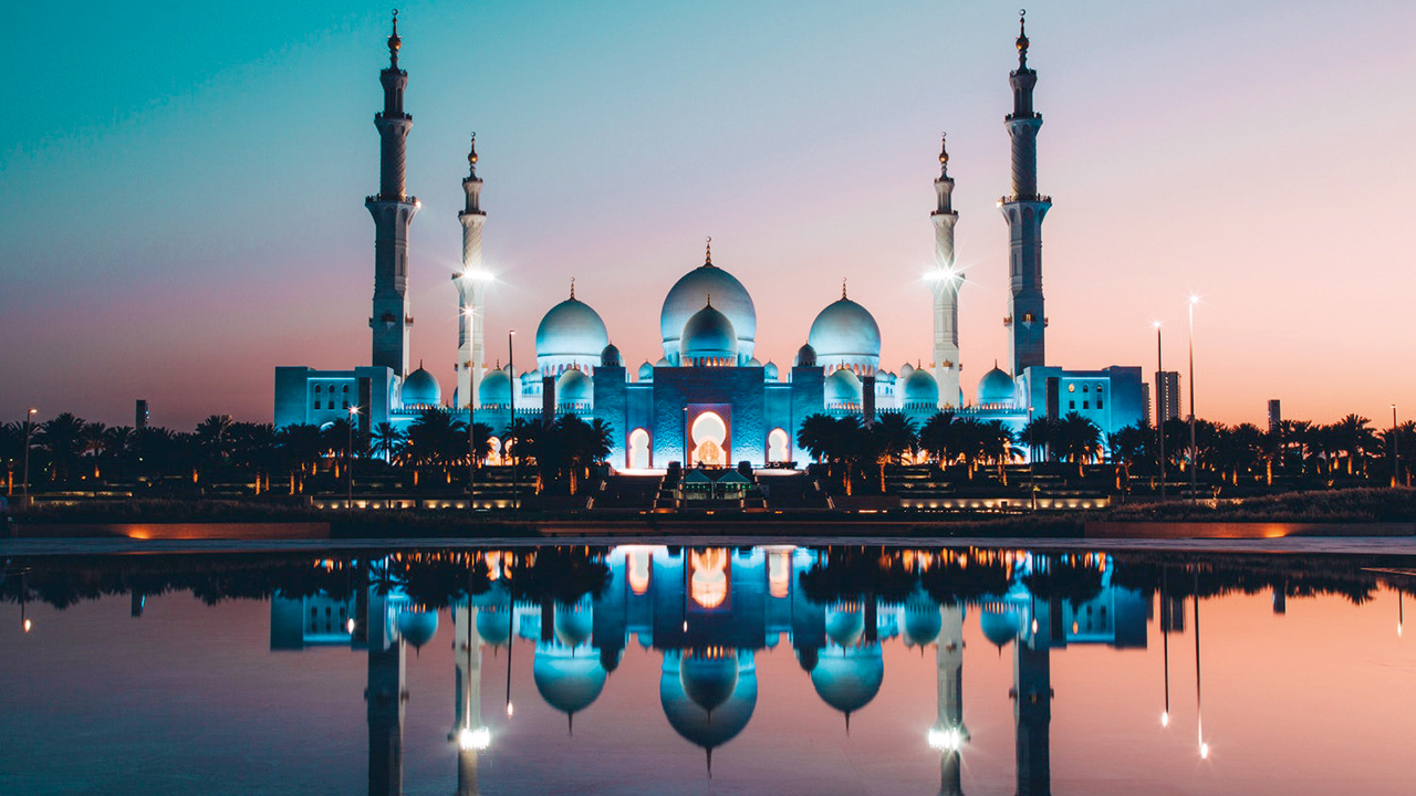 وفي الفيديو جامع الشيخ زايد الكبير منارة التسامح بقبابه الرخامية الساحرة