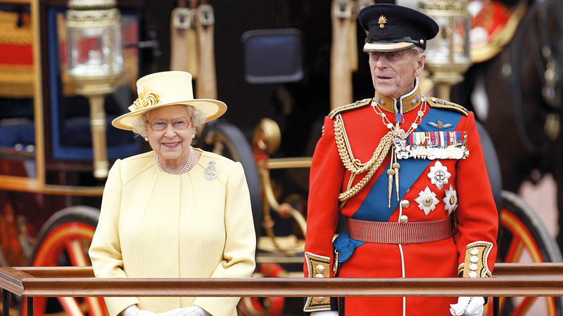 صورة أرشيفية تجمع بين الملكة إليزابيث وزوجها الراحل الأمير فيليب. أ.ب