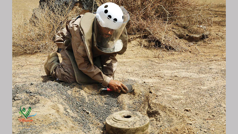 الألغام التي زرعها الحوثيون في اليمن معضلة تواجه الحكومة الشرعية.   أ.ب