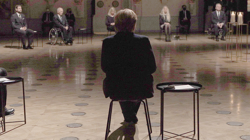 ميركل اختارت الابتعاد والوقوف على الحياد أثناء معركة اختيار أحد المرشحين.   إي.بي.إيه