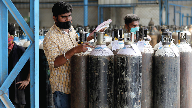 نقص إمدادات الأكسجين في المستشفيات الهندية أسهم بشكل كبير في زيادة عدد الإصابات. أ.ب