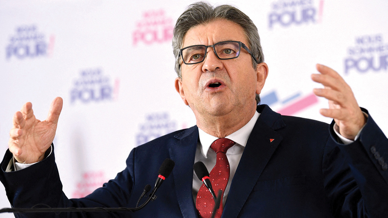 يخوض اليساري المتطرف زعيم حزب فرنسا الأبية، جان لوك ميلينشون، غمار الانتخابات للمرة الثالثة أيضاً، بعد فوزه بنسبة 20% من الأصوات في الجولة الأولى من انتخابات عام 2017.