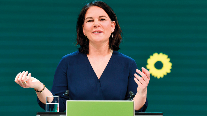 تعتبر نالينا بيربوك التي تشارك في حزب الخضر المرشحة الأوفر حظاً لشغل منصب المستشارة.   أ.ف.ب