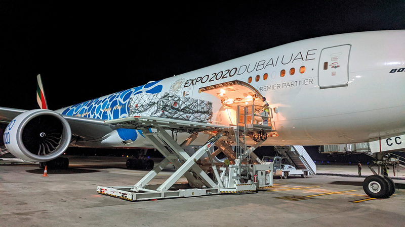 «طيران الإمارات» نقلت نحو 100 مليون جرعة من لقاح «كوفيد-19» إلى 85 بلداً.   من المصدر