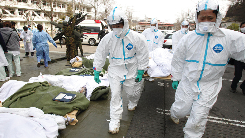 عمال إنقاذ زلزال فوكوشيما أطلق عليهم الإعلام الغربي صفات من قبيل «نينجا نووية في مهمة انتحارية».  أ.ب