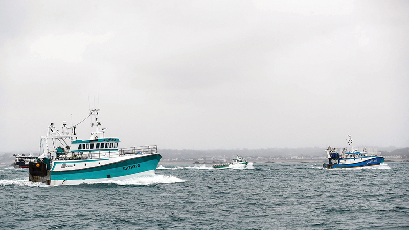 سفن صيد فرنسية تعود إلى فرنسا بعد حظرها من الصيد في مياه جيرسي.   أ.ف.ب