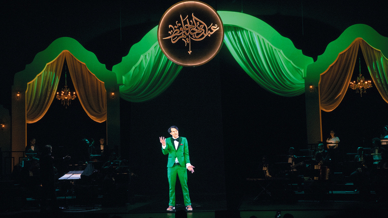 «العندليب» أحيا الحفل الهولوغرامي على مسرح دبي أوبرا.   من المصدر