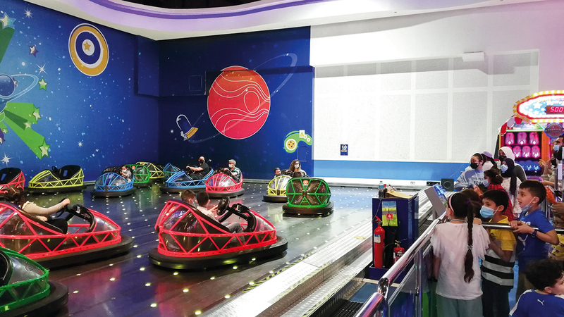 مراكز التسوّق تبارت على إسعاد زوّارها.   تصوير: أحمد عرديتي