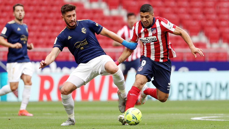 سواريز أنقذ صدارة أتلتيكو بالفوز على أوساسونا في الجولة قبل الأخيرة.  إي.بي.إيه